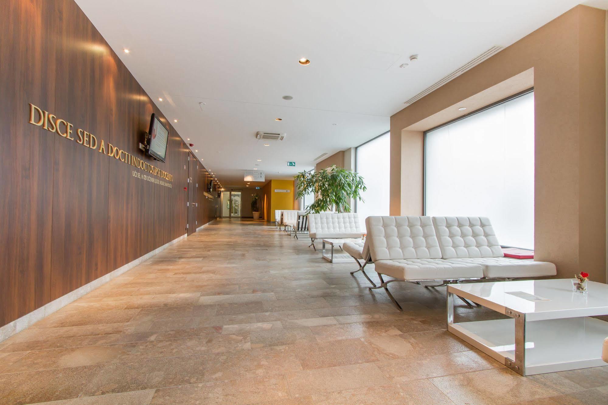 Hotel Rimski Dvor - Rimske Terme 림스키타플레스 외부 사진