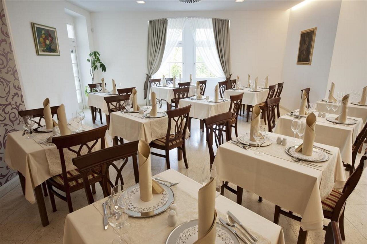 Hotel Rimski Dvor - Rimske Terme 림스키타플레스 외부 사진