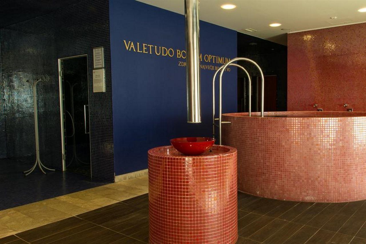 Hotel Rimski Dvor - Rimske Terme 림스키타플레스 외부 사진