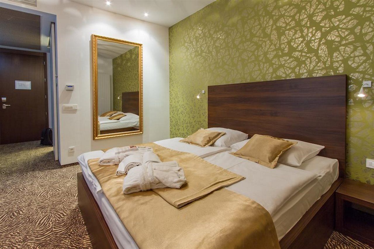 Hotel Rimski Dvor - Rimske Terme 림스키타플레스 외부 사진